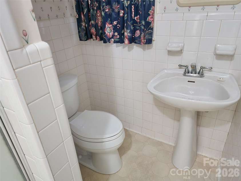 865 Armory Road, North Wilkesboro, NC 28659.  MLS# CAR4336066, YatesRealty ID 4911. 