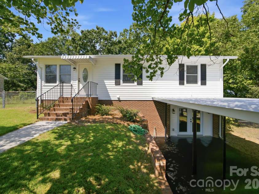 1720 Valwood Street, Kannapolis, NC 28083.  MLS# CAR4420643, YatesRealty ID 49110. 