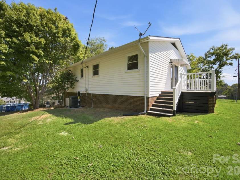 1720 Valwood Street, Kannapolis, NC 28083.  MLS# CAR4420643, YatesRealty ID 49110. 