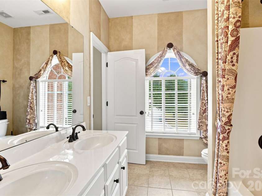 155 Black Mountain Drive, Fort Mill, SC 29708.  MLS# CAR4420425, YatesRealty ID 49113. 3rd Bath