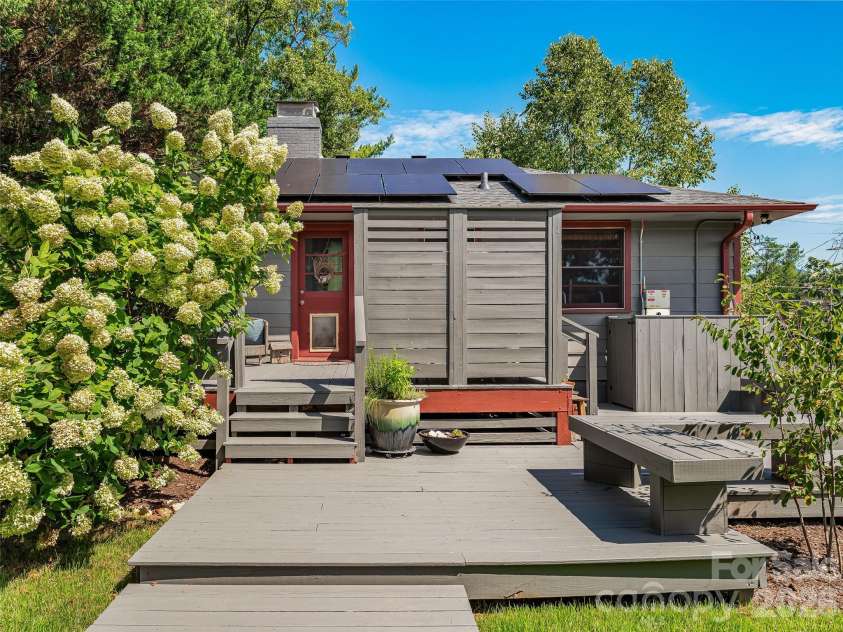 30 Maney Avenue, Asheville, NC 28804.  MLS# CAR4420357, YatesRealty ID 49114. Expertly designed and maintained