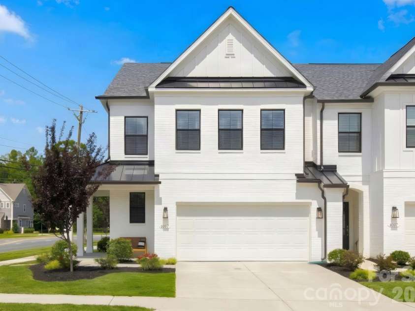 6007 Mariemont Circle, Charlotte, NC 28226.  MLS# CAR4420160, YatesRealty ID 49115. 