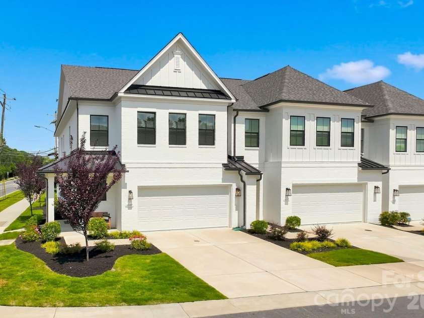 6007 Mariemont Circle, Charlotte, NC 28226.  MLS# CAR4420160, YatesRealty ID 49115. 