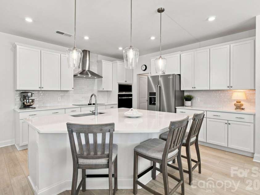 6007 Mariemont Circle, Charlotte, NC 28226.  MLS# CAR4420160, YatesRealty ID 49115. 