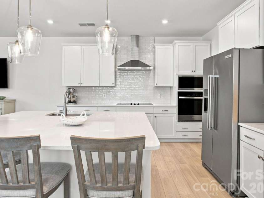 6007 Mariemont Circle, Charlotte, NC 28226.  MLS# CAR4420160, YatesRealty ID 49115. 