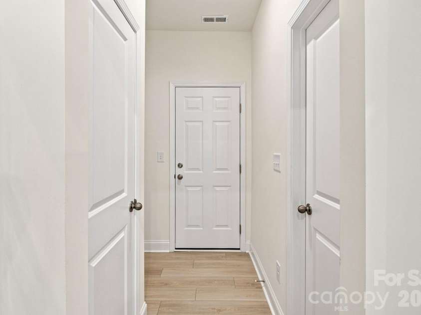 6007 Mariemont Circle, Charlotte, NC 28226.  MLS# CAR4420160, YatesRealty ID 49115. 