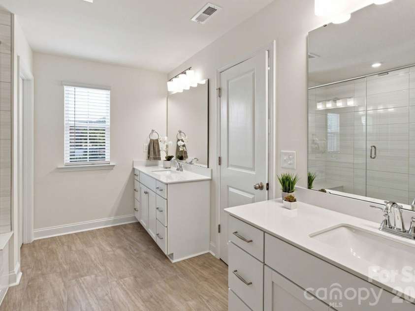 6007 Mariemont Circle, Charlotte, NC 28226.  MLS# CAR4420160, YatesRealty ID 49115. 