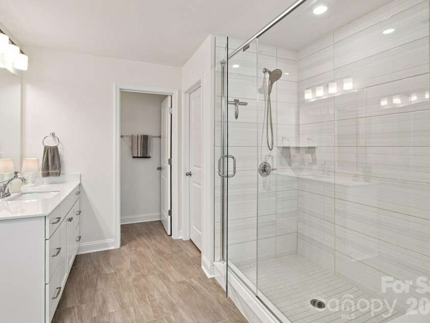 6007 Mariemont Circle, Charlotte, NC 28226.  MLS# CAR4420160, YatesRealty ID 49115. 