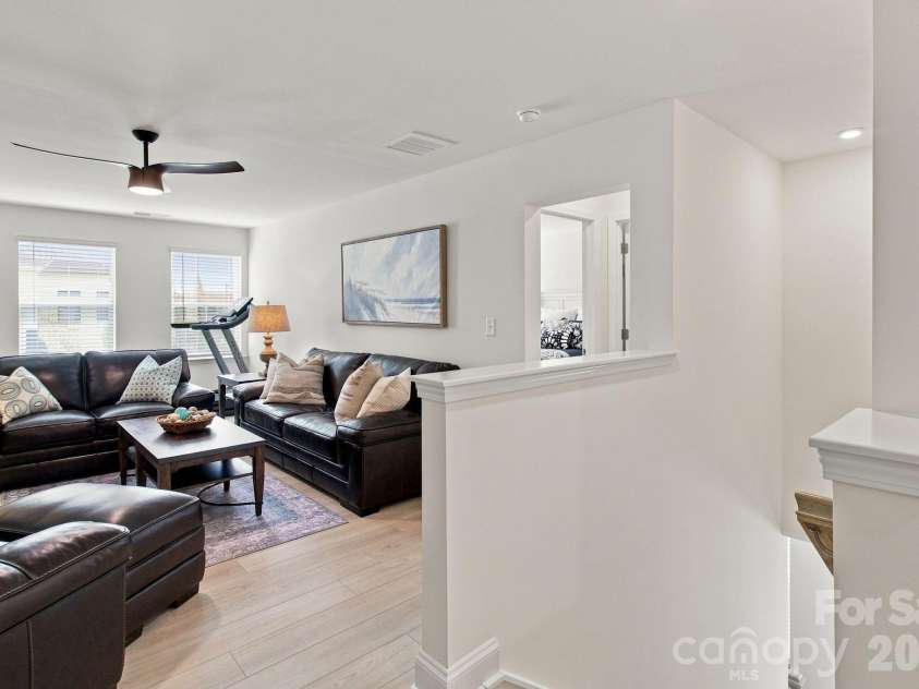 6007 Mariemont Circle, Charlotte, NC 28226.  MLS# CAR4420160, YatesRealty ID 49115. 