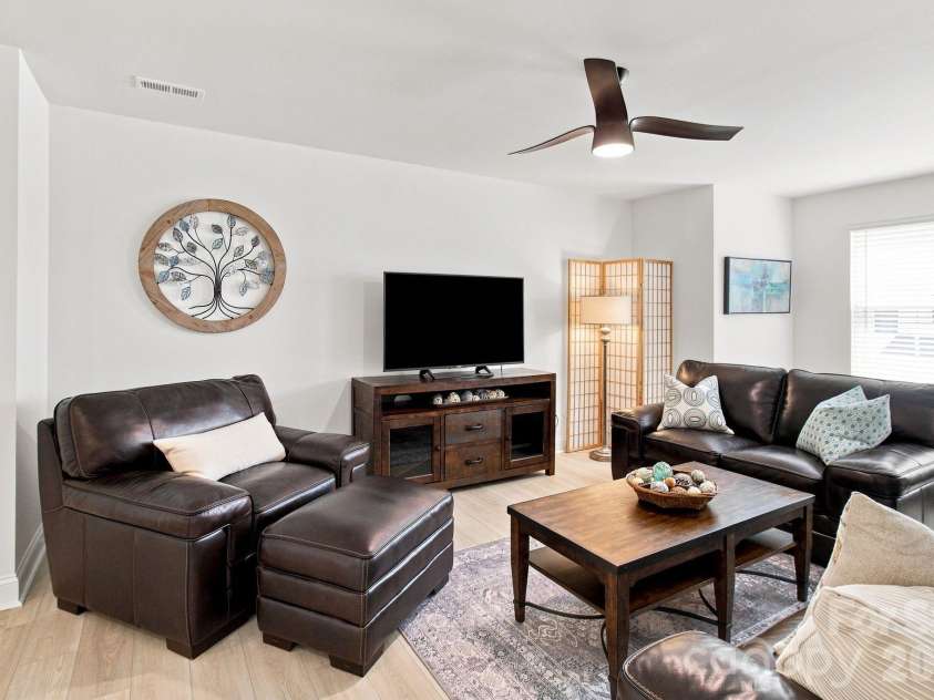 6007 Mariemont Circle, Charlotte, NC 28226.  MLS# CAR4420160, YatesRealty ID 49115. 