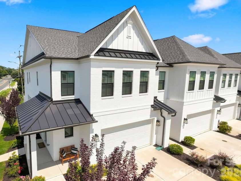 6007 Mariemont Circle, Charlotte, NC 28226.  MLS# CAR4420160, YatesRealty ID 49115. 