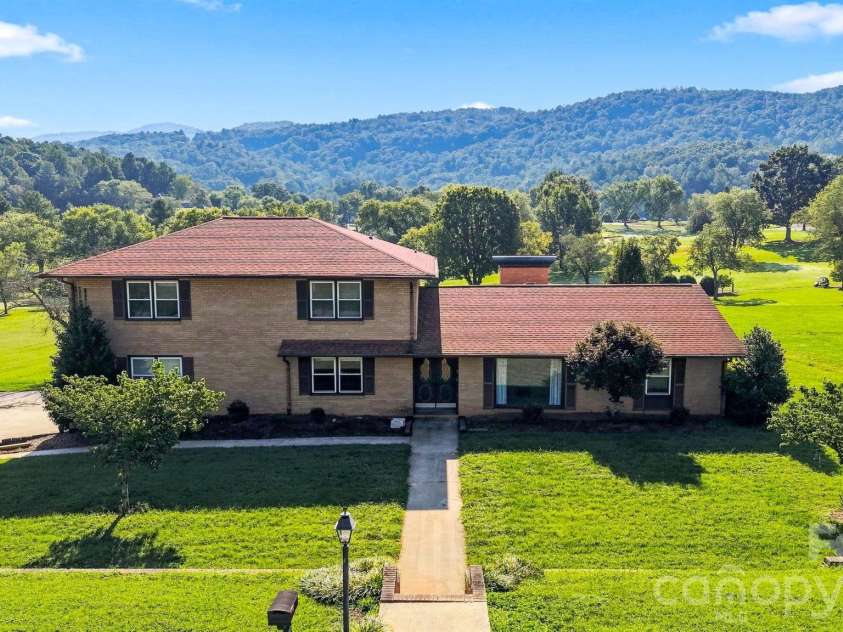 2796 Lakeview Drive, Lenoir, NC 28645.  MLS# CAR4420091, YatesRealty ID 49116. 