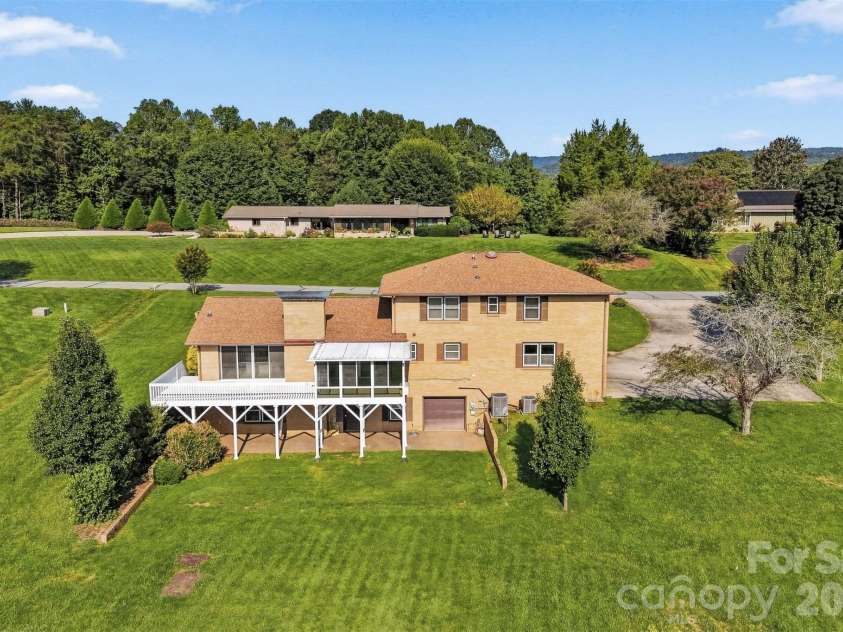 2796 Lakeview Drive, Lenoir, NC 28645.  MLS# CAR4420091, YatesRealty ID 49116. 