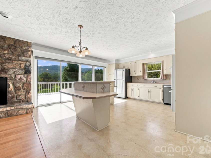 2796 Lakeview Drive, Lenoir, NC 28645.  MLS# CAR4420091, YatesRealty ID 49116. 