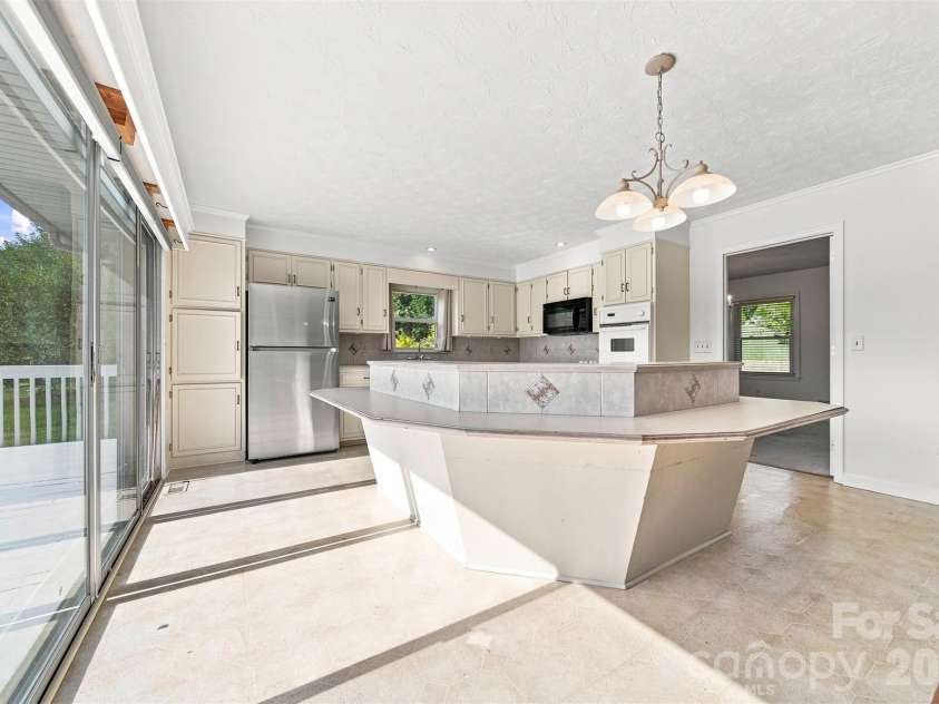 2796 Lakeview Drive, Lenoir, NC 28645.  MLS# CAR4420091, YatesRealty ID 49116. 