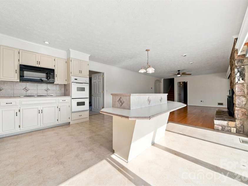 2796 Lakeview Drive, Lenoir, NC 28645.  MLS# CAR4420091, YatesRealty ID 49116. 