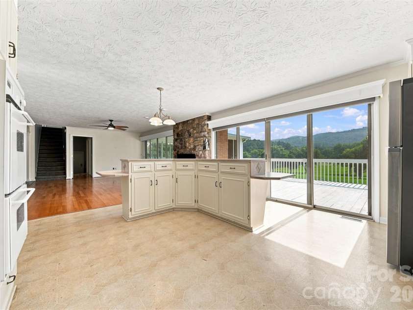 2796 Lakeview Drive, Lenoir, NC 28645.  MLS# CAR4420091, YatesRealty ID 49116. 