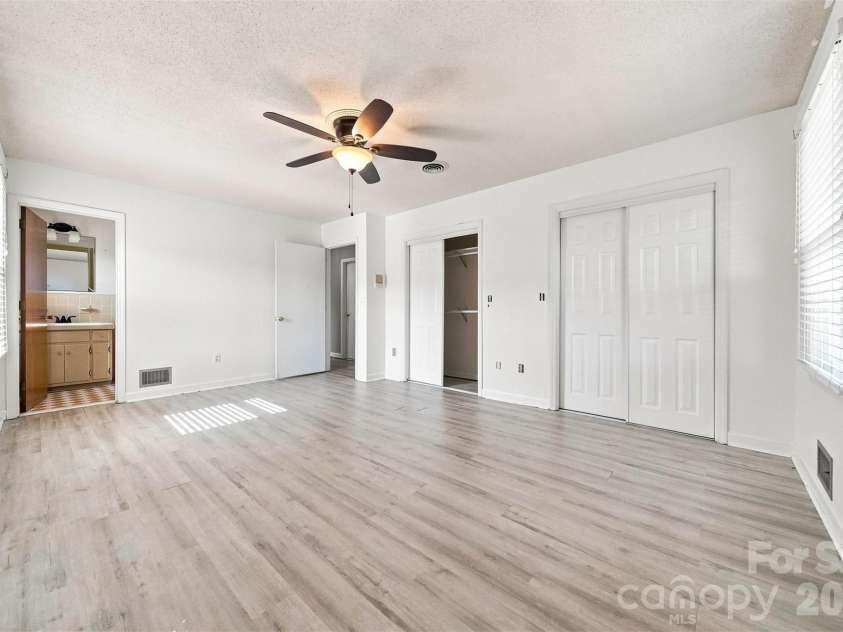 2796 Lakeview Drive, Lenoir, NC 28645.  MLS# CAR4420091, YatesRealty ID 49116. 