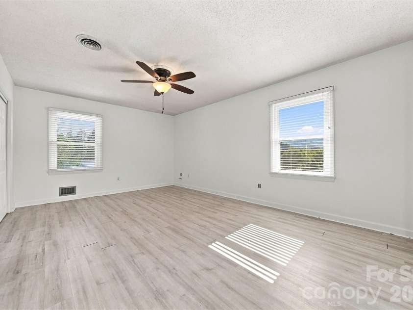 2796 Lakeview Drive, Lenoir, NC 28645.  MLS# CAR4420091, YatesRealty ID 49116. 