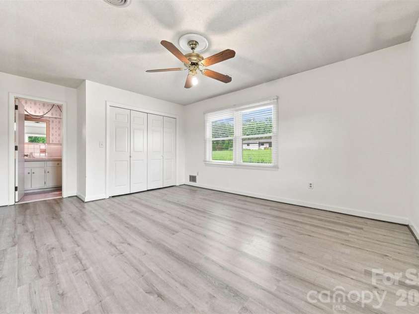 2796 Lakeview Drive, Lenoir, NC 28645.  MLS# CAR4420091, YatesRealty ID 49116. 