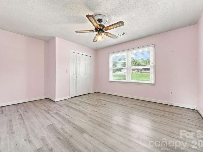 2796 Lakeview Drive, Lenoir, NC 28645.  MLS# CAR4420091, YatesRealty ID 49116. 