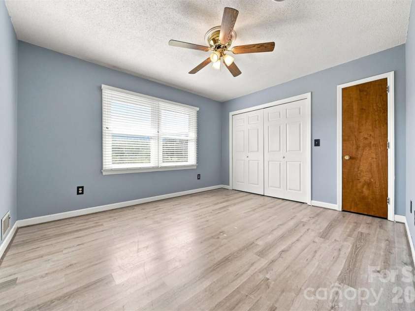 2796 Lakeview Drive, Lenoir, NC 28645.  MLS# CAR4420091, YatesRealty ID 49116. 