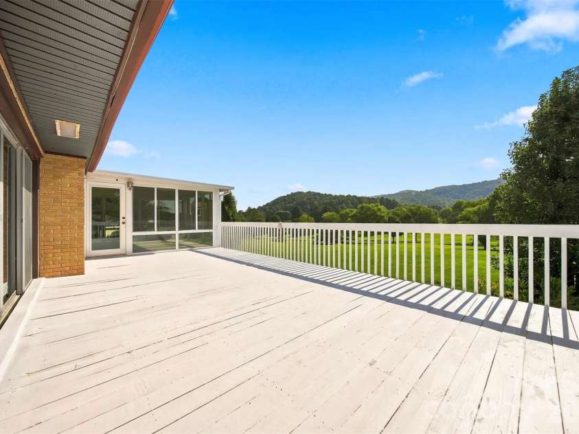 2796 Lakeview Drive, Lenoir, NC 28645.  MLS# CAR4420091, YatesRealty ID 49116. 