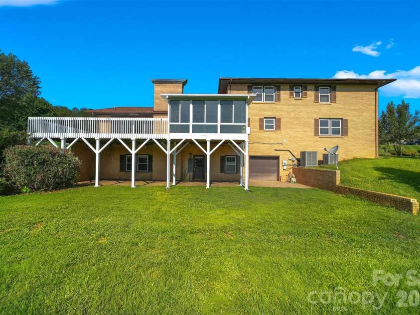 2796 Lakeview Drive, Lenoir, NC 28645.  MLS# CAR4420091, YatesRealty ID 49116. 