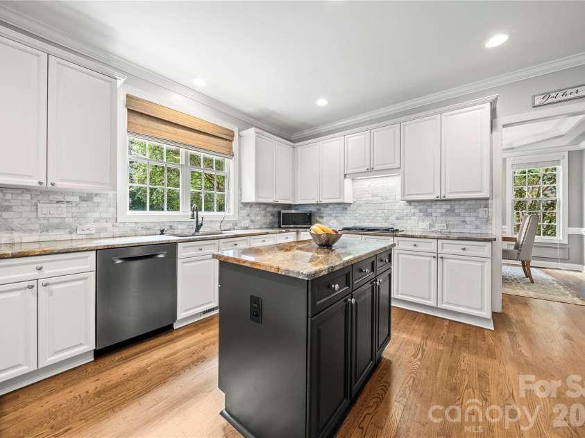 15812 Glen Miro Drive, Huntersville, NC 28078.  MLS# CAR4419834, YatesRealty ID 49119. 