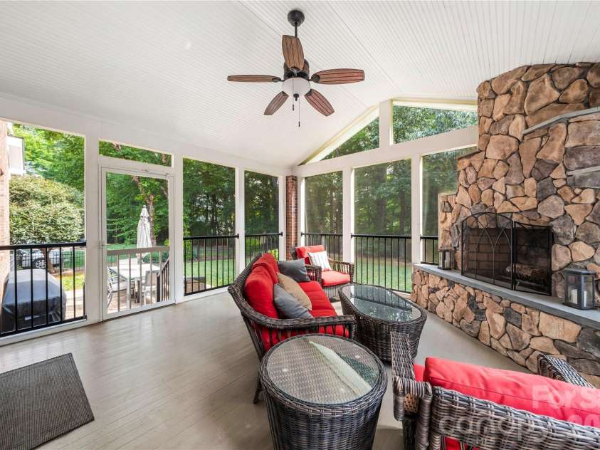 15812 Glen Miro Drive, Huntersville, NC 28078.  MLS# CAR4419834, YatesRealty ID 49119. 