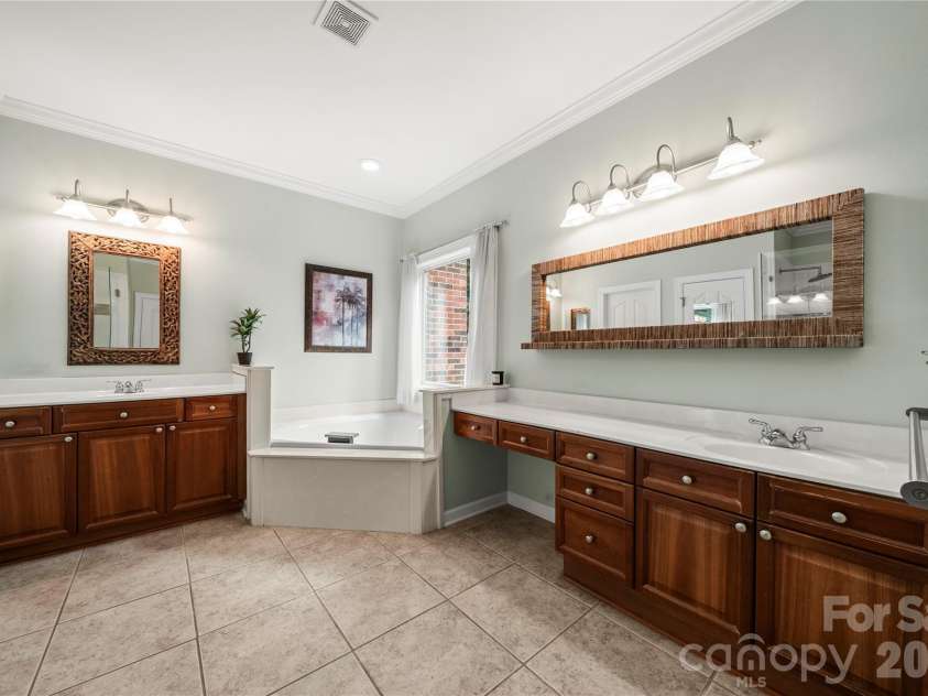 15812 Glen Miro Drive, Huntersville, NC 28078.  MLS# CAR4419834, YatesRealty ID 49119. 