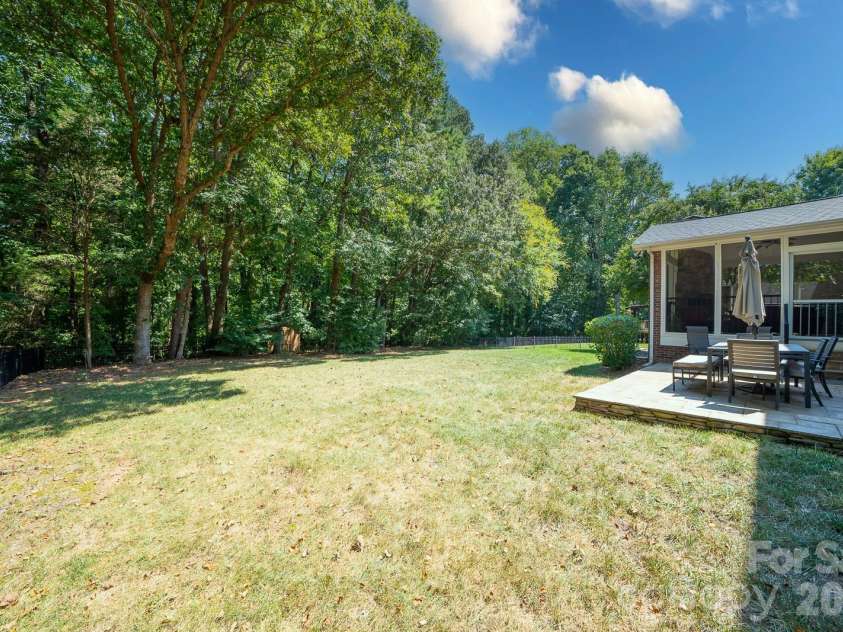 15812 Glen Miro Drive, Huntersville, NC 28078.  MLS# CAR4419834, YatesRealty ID 49119. 