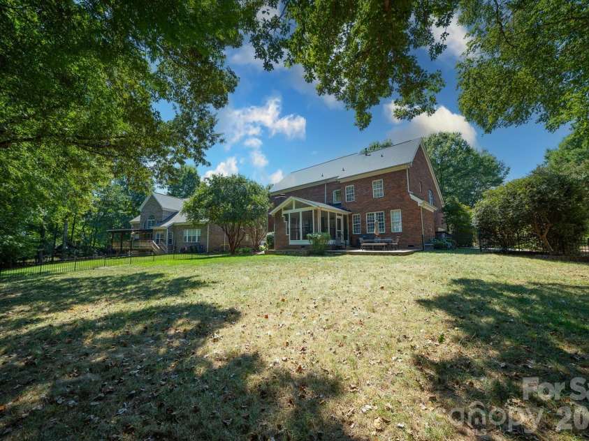 15812 Glen Miro Drive, Huntersville, NC 28078.  MLS# CAR4419834, YatesRealty ID 49119. 