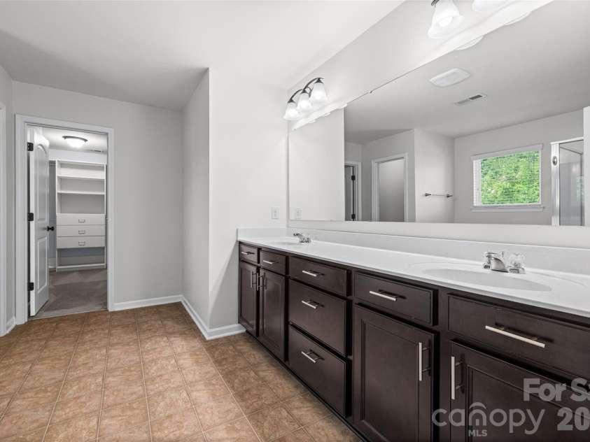 1059 Albany Park Drive, Fort Mill, SC 29715.  MLS# CAR4420011, YatesRealty ID 49120. 