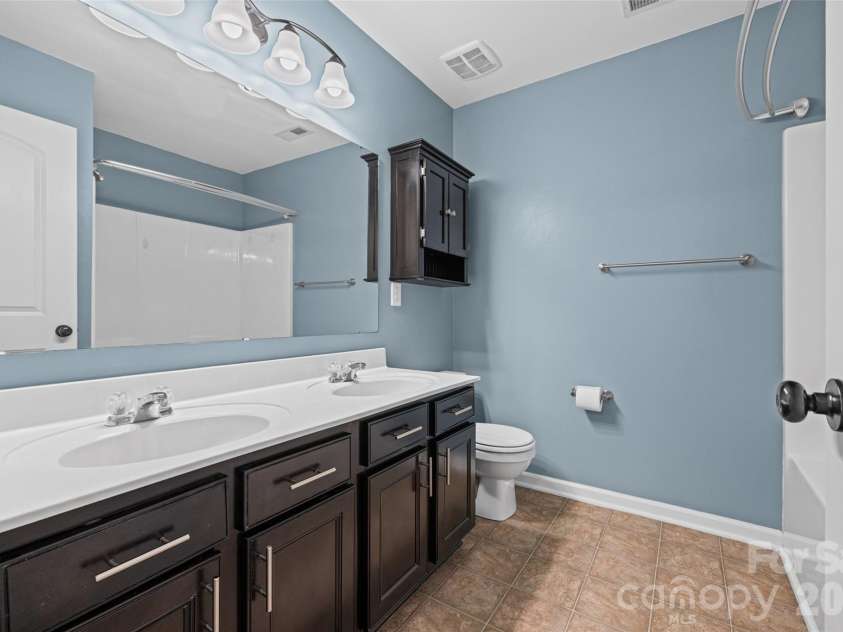 1059 Albany Park Drive, Fort Mill, SC 29715.  MLS# CAR4420011, YatesRealty ID 49120. 