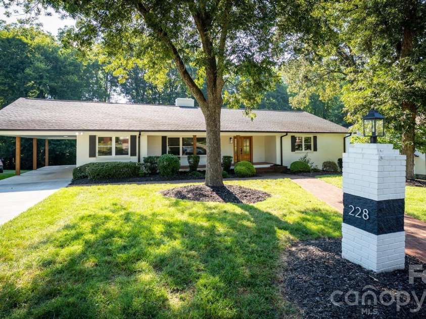 228 Cedar Street, Mooresville, NC 28115.  MLS# CAR4419712, YatesRealty ID 49122. 