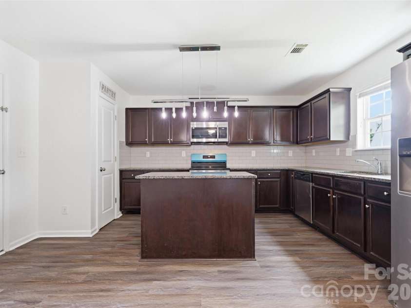 4219 John Dale Lane, Charlotte, NC 28269.  MLS# CAR4418539, YatesRealty ID 49125. 