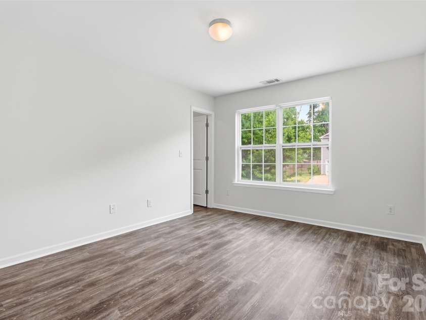 4219 John Dale Lane, Charlotte, NC 28269.  MLS# CAR4418539, YatesRealty ID 49125. 