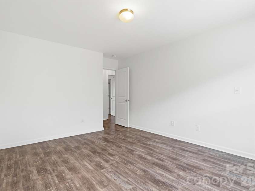 4219 John Dale Lane, Charlotte, NC 28269.  MLS# CAR4418539, YatesRealty ID 49125. 