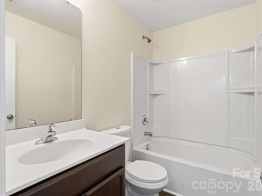 4219 John Dale Lane, Charlotte, NC 28269.  MLS# CAR4418539, YatesRealty ID 49125. 