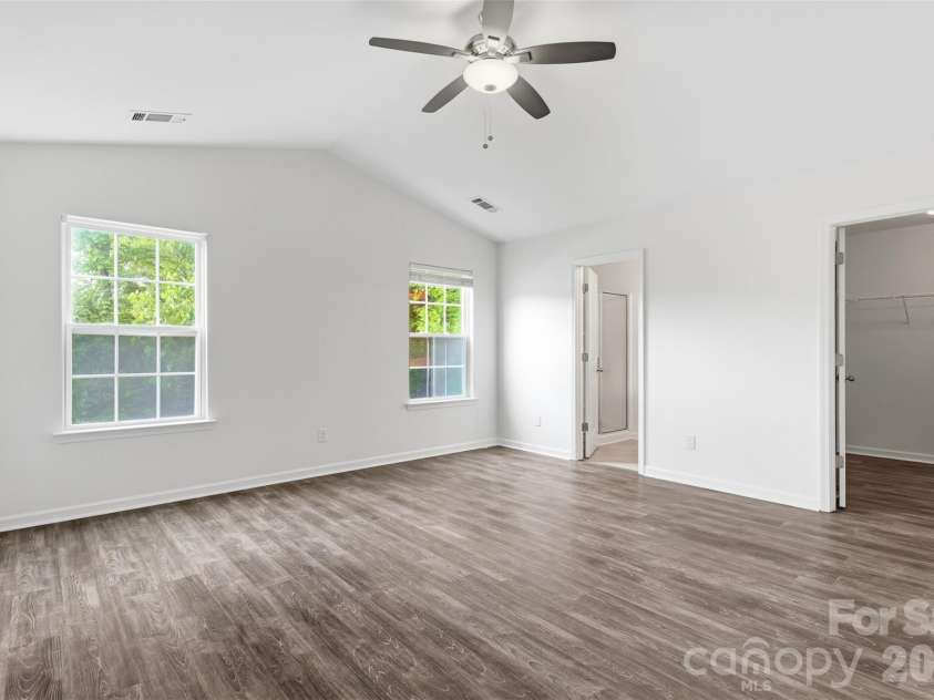 4219 John Dale Lane, Charlotte, NC 28269.  MLS# CAR4418539, YatesRealty ID 49125. 