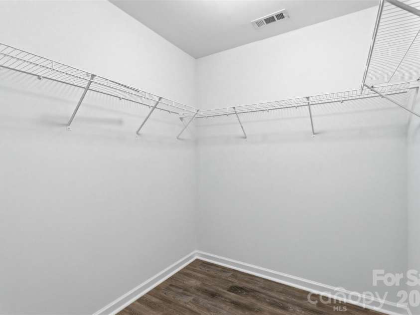 4219 John Dale Lane, Charlotte, NC 28269.  MLS# CAR4418539, YatesRealty ID 49125. 