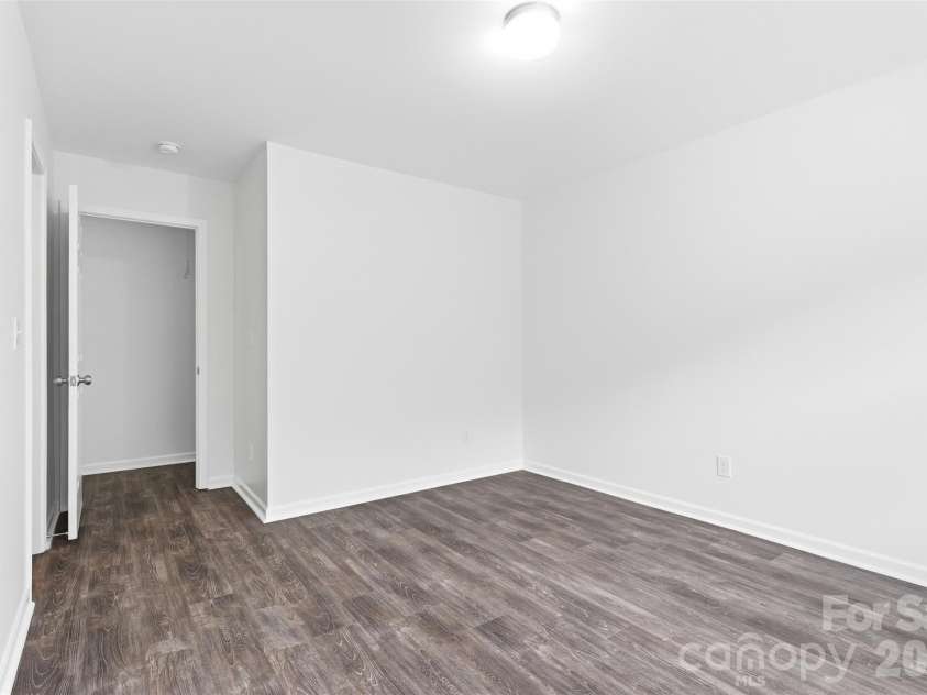 4219 John Dale Lane, Charlotte, NC 28269.  MLS# CAR4418539, YatesRealty ID 49125. 