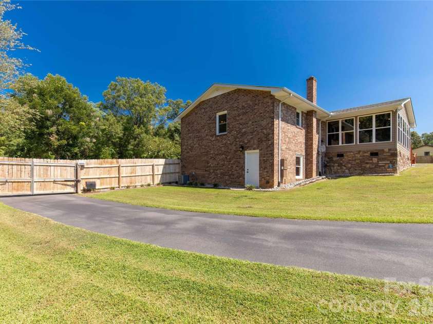 613 Doc Garris Road, Lancaster, SC 29720.  MLS# CAR4419433, YatesRealty ID 49126. 