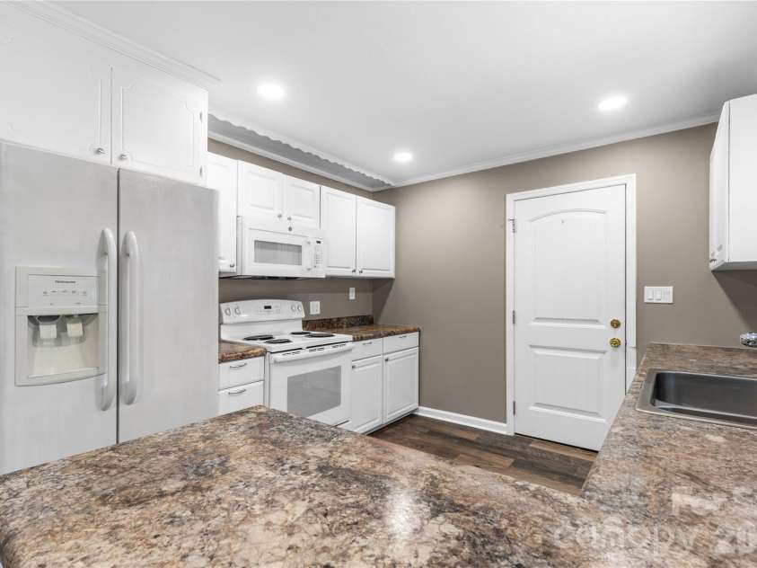 613 Doc Garris Road, Lancaster, SC 29720.  MLS# CAR4419433, YatesRealty ID 49126. Kitchen