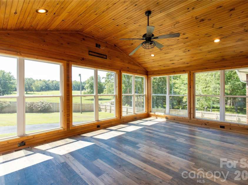 613 Doc Garris Road, Lancaster, SC 29720.  MLS# CAR4419433, YatesRealty ID 49126. Sunroom