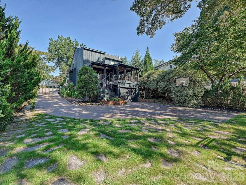 21624 Rio Oro Drive, Cornelius, NC 28031.  MLS# CAR4419384, YatesRealty ID 49127. 