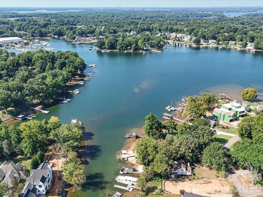 21624 Rio Oro Drive, Cornelius, NC 28031.  MLS# CAR4419384, YatesRealty ID 49127. 