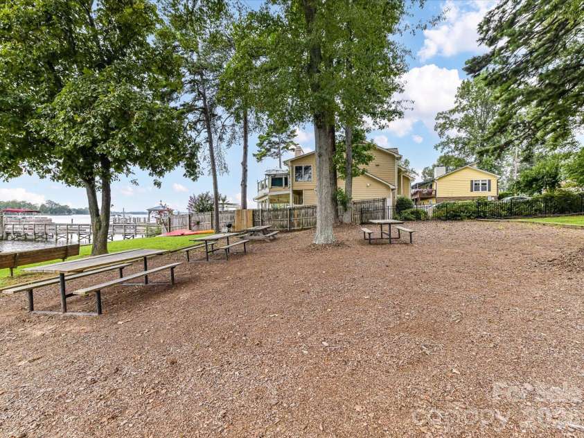 21624 Rio Oro Drive, Cornelius, NC 28031.  MLS# CAR4419384, YatesRealty ID 49127. 