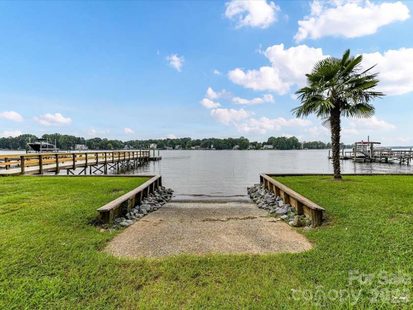 21624 Rio Oro Drive, Cornelius, NC 28031.  MLS# CAR4419384, YatesRealty ID 49127. 
